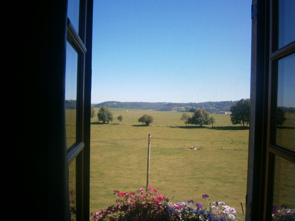 Le P'Tit Bonheur Bed & Breakfast Chilly-sur-Salins Bagian luar foto